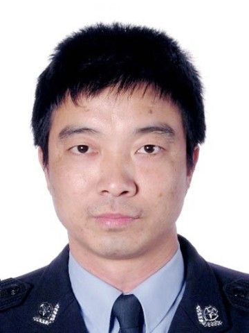 李春(黃石市公安局下陸公安分局黨委委員、副局長、警務技術四級主任) 李春(黃石市公安局下陸公安分局黨委委員、副局長、警務技術四級主任)