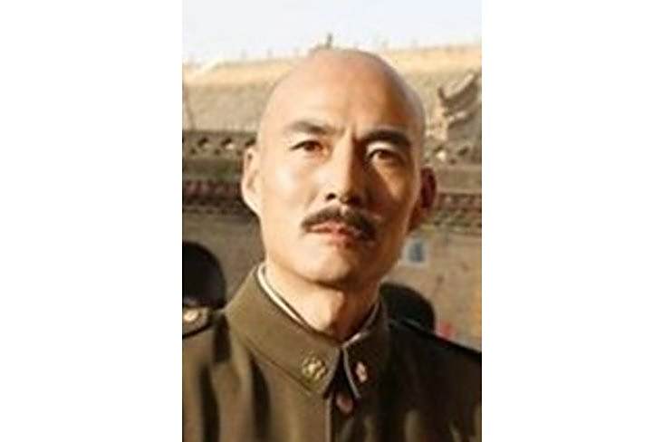 蔣介石(電視劇《掩不住的陽光》中的男性角色,由蓋美飾演) 蔣介石(電視劇《掩不住的陽光》中的男性角色,由蓋美飾演)
