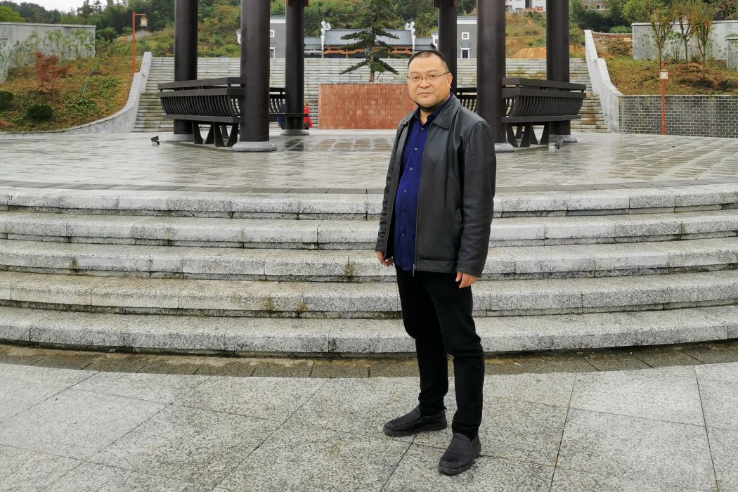 黃信初(南華大學設計藝術學院副院長) 黃信初(南華大學設計藝術學院副院長)