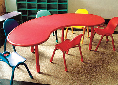 幼稚園桌椅