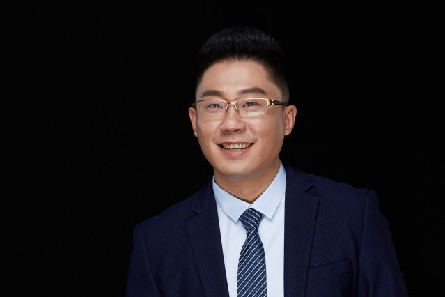 劉鐵男(海南電視台新聞頻道主持人) 劉鐵男(海南電視台新聞頻道主持人)