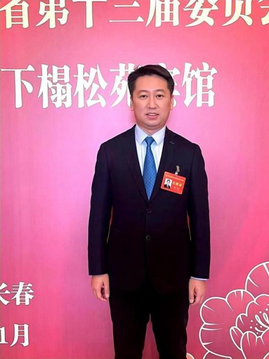 周劍(吉林省政協委員、遼源市顯順琵琶學校校長) 周劍(吉林省政協委員、遼源市顯順琵琶學校校長)