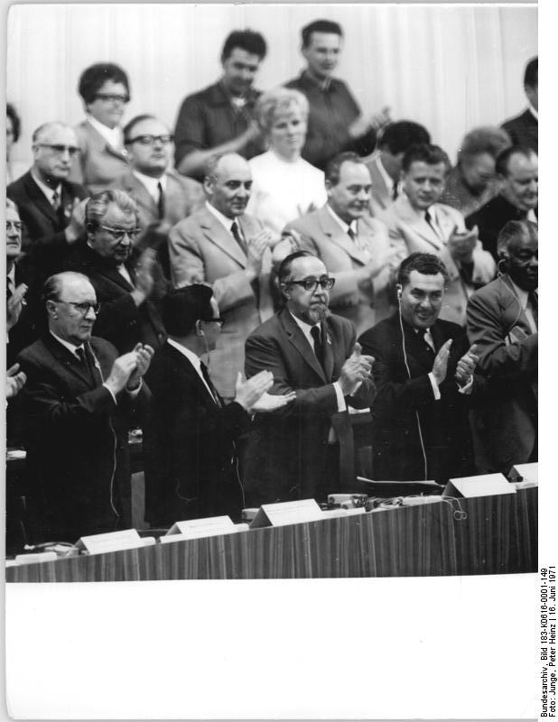 尼古列斯庫-米齊爾參加德國統一社會黨八大
