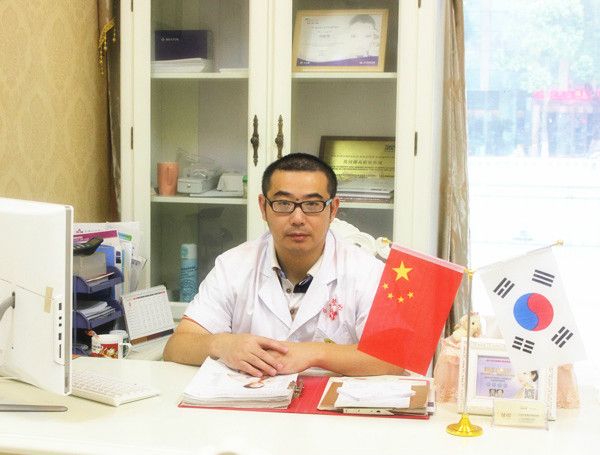 吳學軍(中國著名臨床整形專家) 吳學軍(中國著名臨床整形專家)