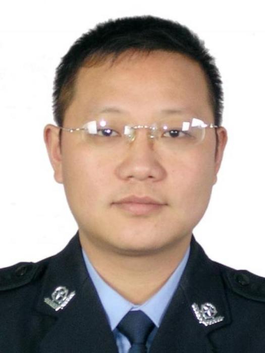 陳彬(江西省吉安市泰和縣公安局黨委委員、副局長) 陳彬(江西省吉安市泰和縣公安局黨委委員、副局長)