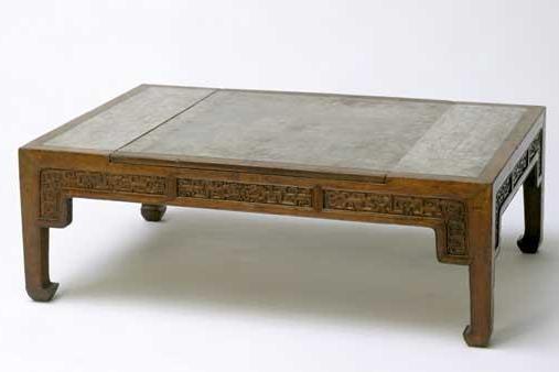清康熙楠木雕花框鑲銀刻比例表炕桌