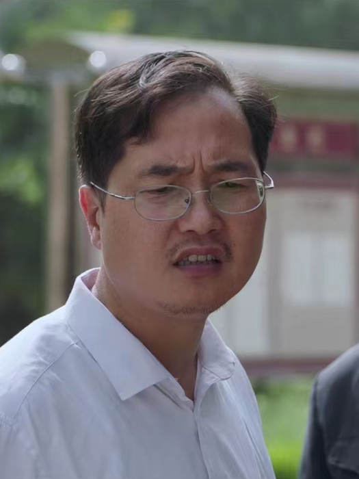 殷勤(劇情電影《樹上有個好地方2:美術老師的放羊班》中的角色) 殷勤(劇情電影《樹上有個好地方2:美術老師的放羊班》中的角色)