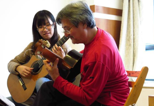 謝家齊(英籍華裔吉他演奏家、作曲家) 謝家齊(英籍華裔吉他演奏家、作曲家)