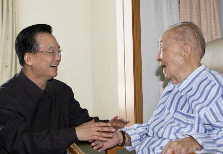2006年，溫家寶探望孫起孟同志