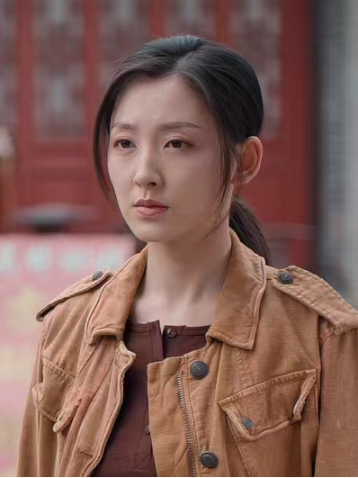 艾佳(探險動作電影《天坑尋龍》中的角色) 艾佳(探險動作電影《天坑尋龍》中的角色)