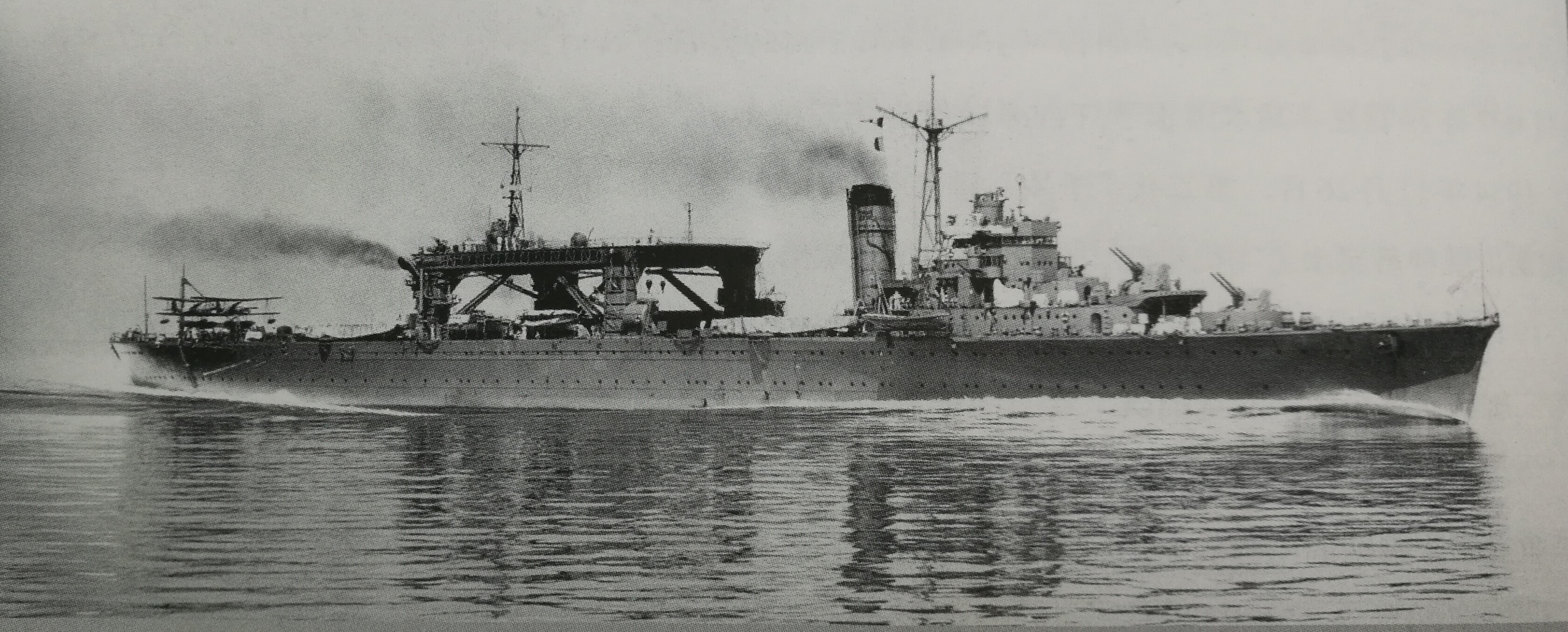 攝於1938年7月18日，千歲號竣工後在佐多岬海域試航