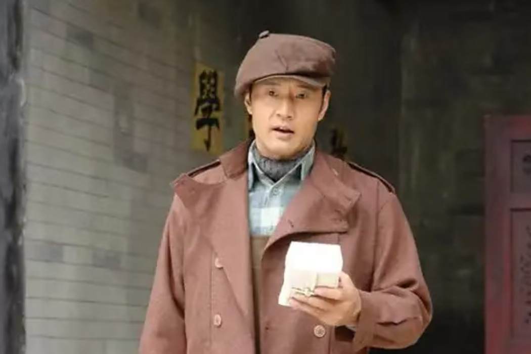 成旭(懸疑劇《偵探成旭之千年迷局》的男主角,由演員于榮光飾演。) 成旭(懸疑劇《偵探成旭之千年迷局》的男主角,由演員于榮光飾演。)