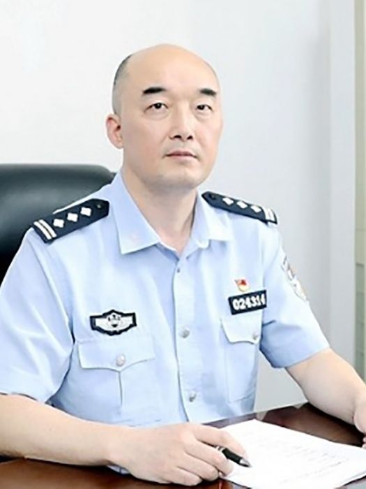 陳曉峰(四川省瀘州市瀘縣人民政府副縣長,縣公安局黨委書記、局長) 陳曉峰(四川省瀘州市瀘縣人民政府副縣長,縣公安局黨委書記、局長)