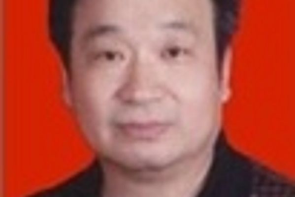 彭國新