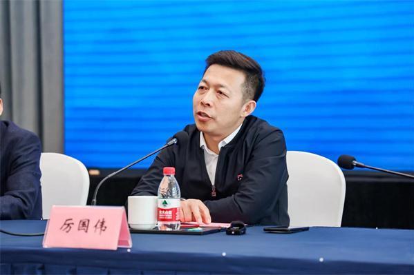 厲國偉(國家體育總局登山運動管理中心攀岩運動部主任) 厲國偉(國家體育總局登山運動管理中心攀岩運動部主任)