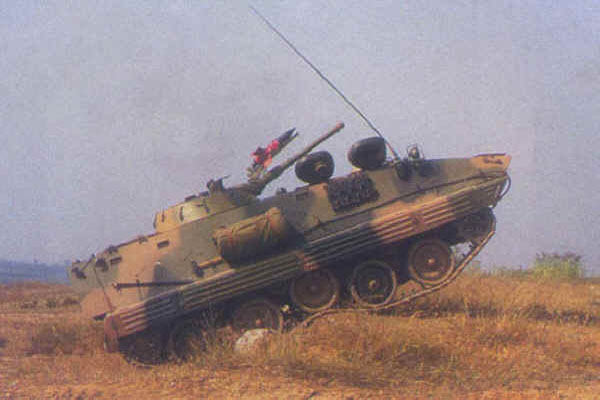 85式裝甲車