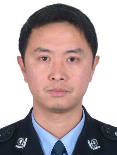 張彤彤(貴州省鎮遠縣公安局交通警察大隊黨委委員、大隊長、三級警長) 張彤彤(貴州省鎮遠縣公安局交通警察大隊黨委委員、大隊長、三級警長)