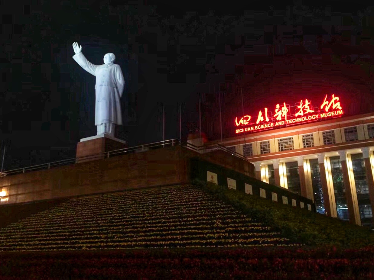 成都毛澤東雕像