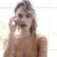 莉莉·詹姆斯(Lily James) 莉莉·詹姆斯(Lily James)