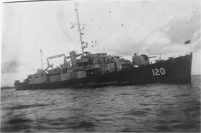 (APD-120)-”壽山“號在1945七月在菲律賓群島停泊馬尼拉
