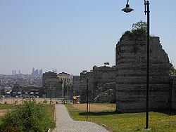 狄奧多西城牆與布雷契耐城牆連線的部分
