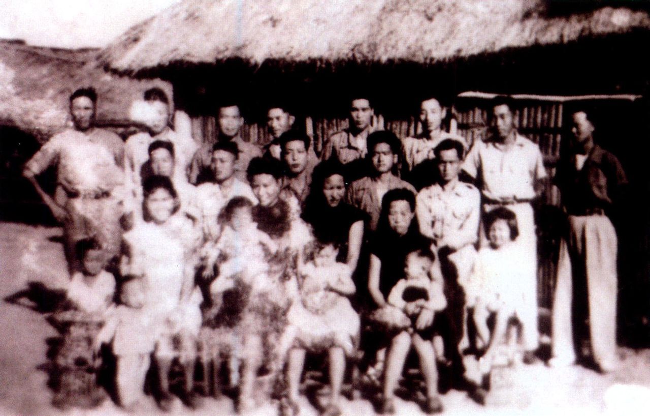 中州豫劇團在越南富國島創建合影(1949年)