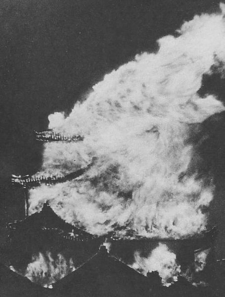1945.5.14 名古屋大空襲 燃燒的名古屋城