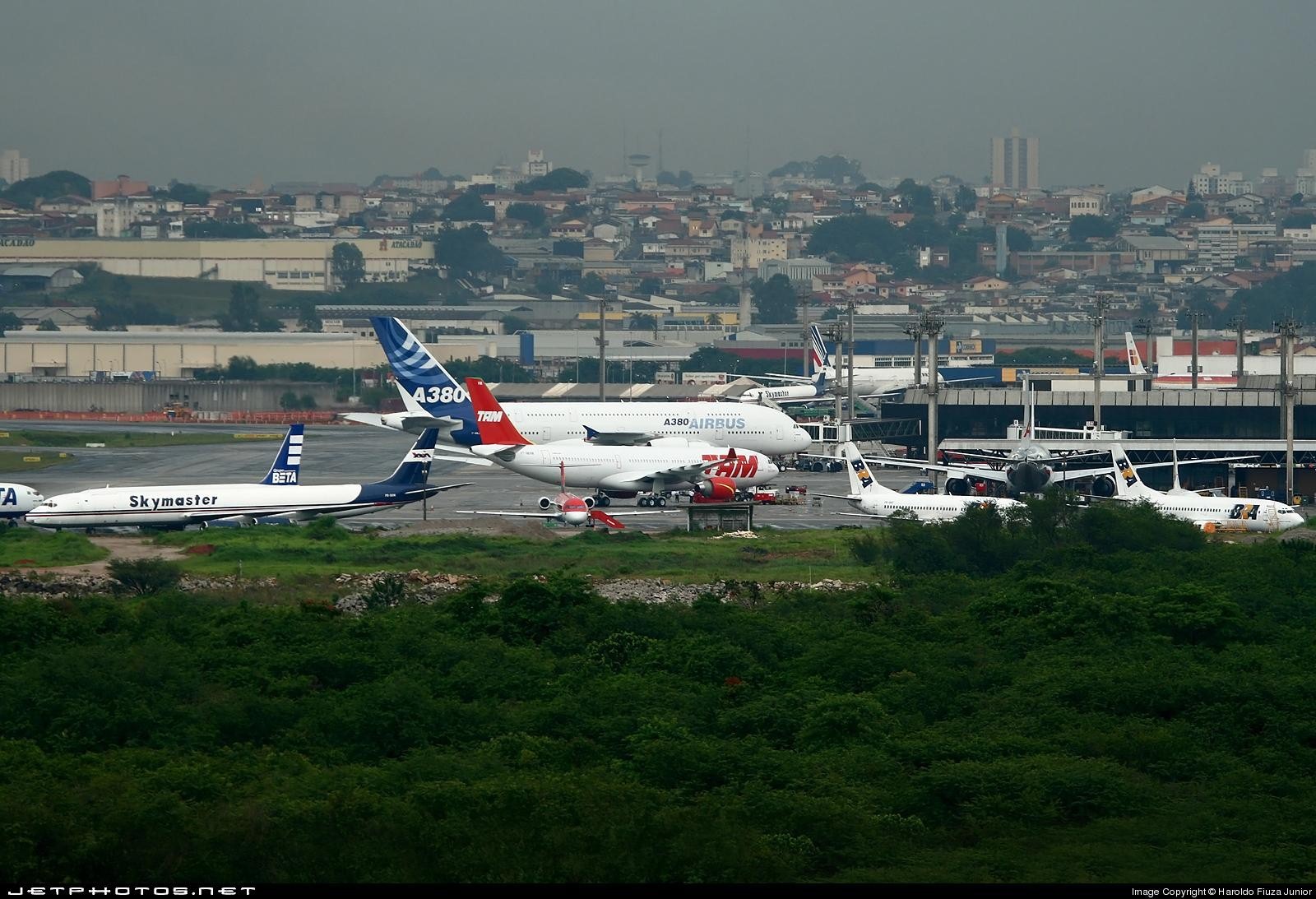 聖保羅瓜魯柳斯國際機場