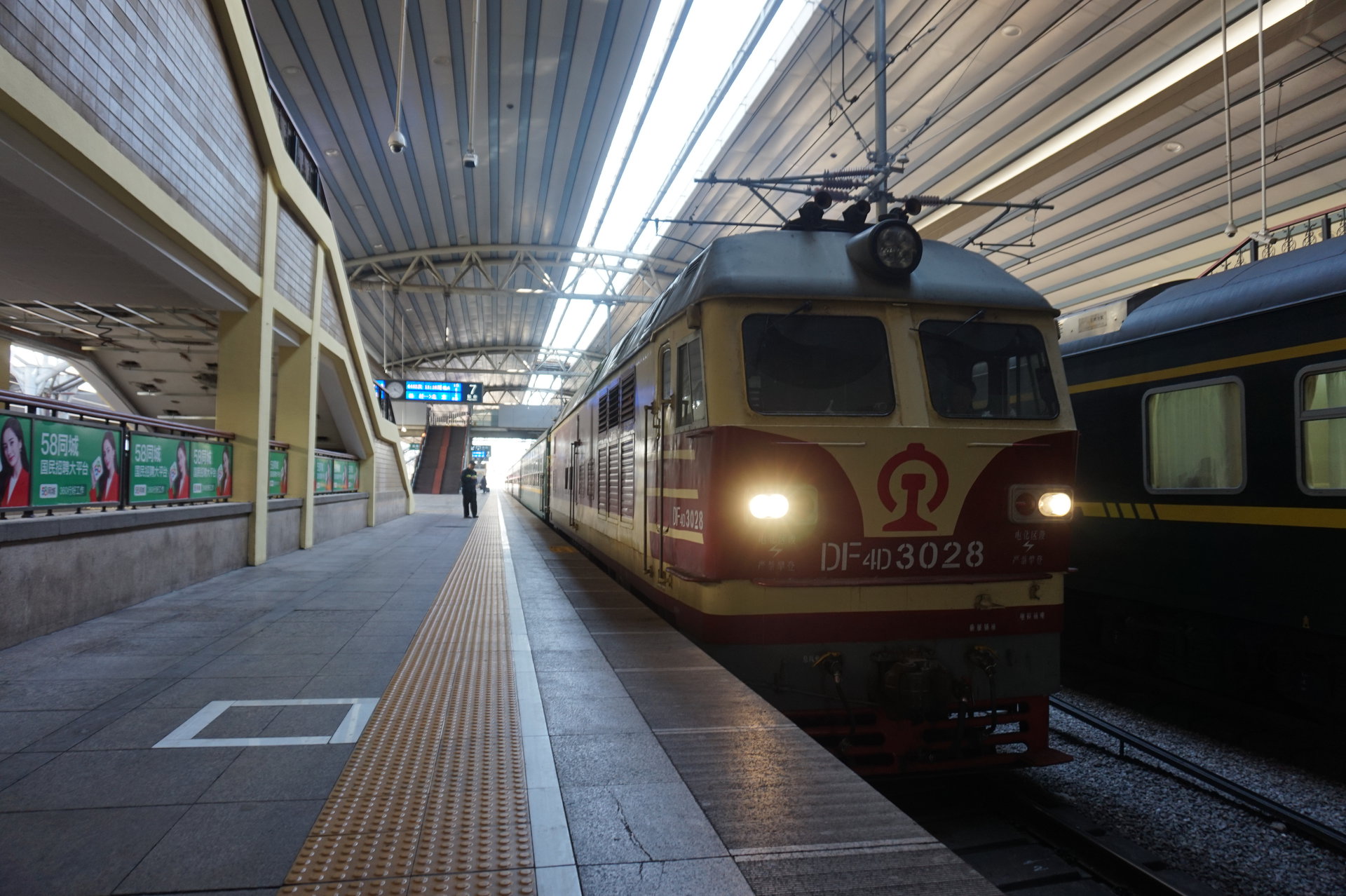 6452次列車抵達北京站