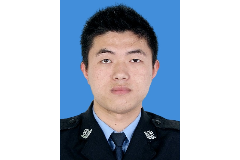 徐新(江蘇省南通外向型農業綜合開發區黨工委委員(掛職),江蘇省南通市如東縣公安局劉埠海防派出所所長) 徐新(江蘇省南通外向型農業綜合開發區黨工委委員(掛職),江蘇省南通市如東縣公安局劉埠海防派出所所長)
