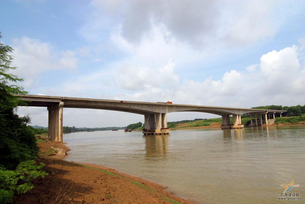 六律大橋 六律大橋
