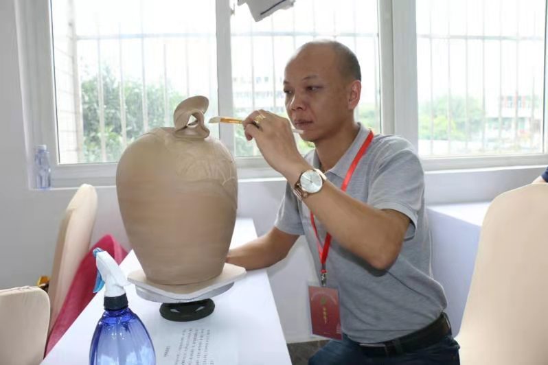 徐福坤(福建省工藝美術大師) 徐福坤(福建省工藝美術大師)