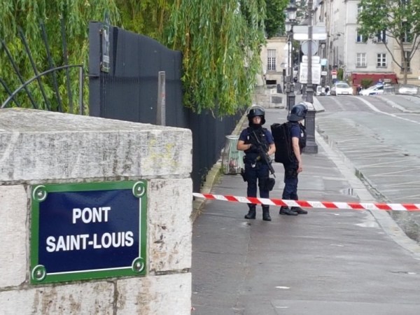 6·6巴黎聖母院槍擊事件