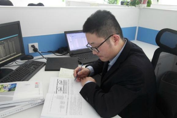 張堯(中國移動徐州分公司核心網維護班組機務員) 張堯(中國移動徐州分公司核心網維護班組機務員)