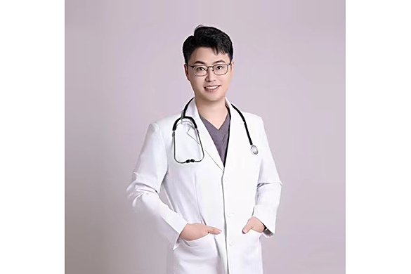 張劍鋒(傲瀾醫療美容門診部醫生) 張劍鋒(傲瀾醫療美容門診部醫生)