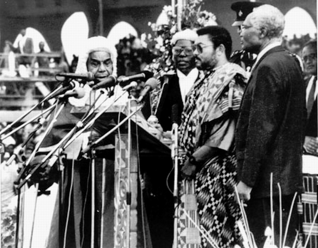 羅林斯宣誓就任加納總統