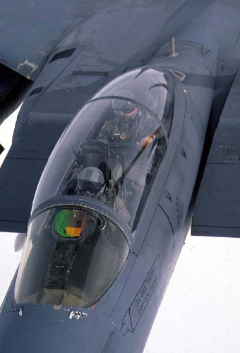 F-15採用的大型氣泡座艙蓋