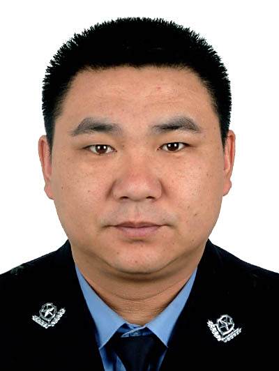 王學斌(新疆維吾爾自治區昌吉回族自治州呼圖壁縣公安局黨委委員、副局長) 王學斌(新疆維吾爾自治區昌吉回族自治州呼圖壁縣公安局黨委委員、副局長)
