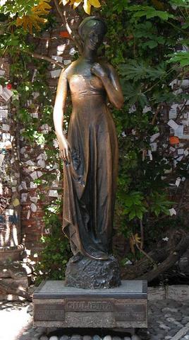 維羅納一尊銅像