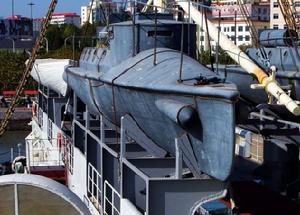 中國早期定遠鐵甲艦上的鐵甲魚雷艇