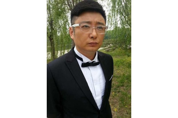 易勇名 易勇名