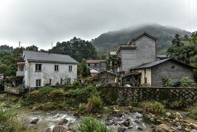 雲頭村(貴州省安順市平壩區羊昌鄉下轄村) 雲頭村(貴州省安順市平壩區羊昌鄉下轄村)