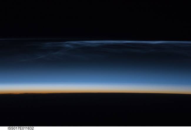 從國際空間站拍攝到的夜光雲景象