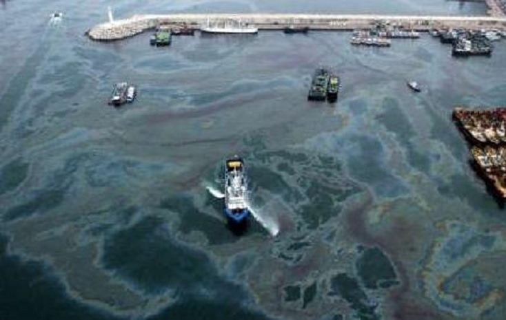 水體油類污染