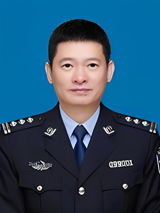 袁宇(河北省秦皇島市公安局新聞發言人、黨委委員、政治部主任) 袁宇(河北省秦皇島市公安局新聞發言人、黨委委員、政治部主任)