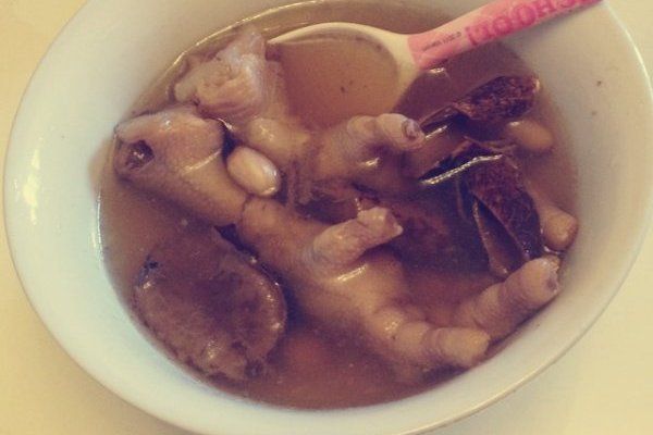 煲雞腳 煲雞腳