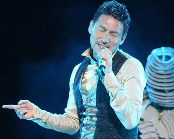 她(2004年張學友演唱歌曲) 她(2004年張學友演唱歌曲)