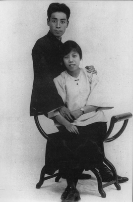 1925年，周恩來和鄧穎超結婚期間留影