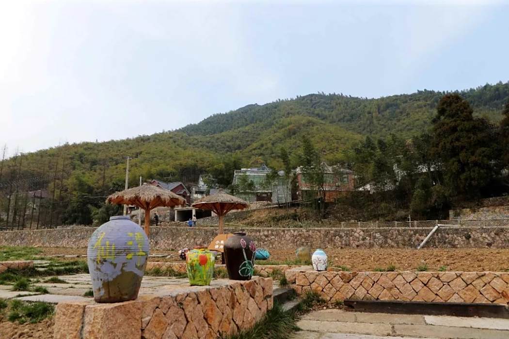 仙潭村(浙江省湖州市德清縣莫乾山鎮下轄村) 仙潭村(浙江省湖州市德清縣莫乾山鎮下轄村)