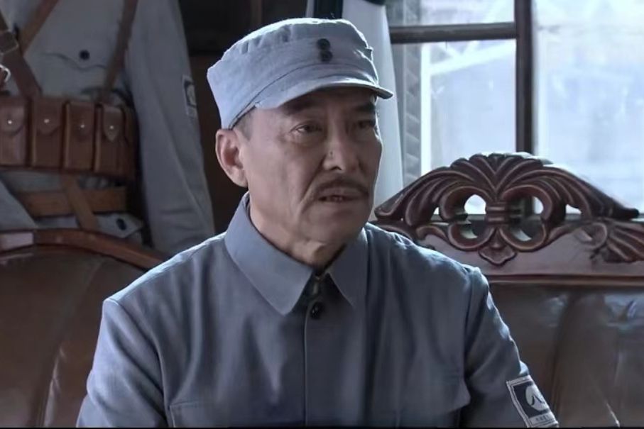 徐特立(電視劇《掩不住的陽光》中的角色) 徐特立(電視劇《掩不住的陽光》中的角色)